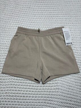 NWT lululemon Mojave tan Softstreme hr short 4” size 6